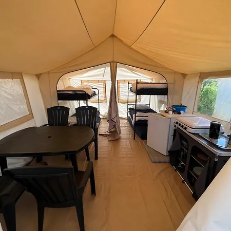 Comfort Tent Val De Wanne キャンプ場 トロワ・ポン